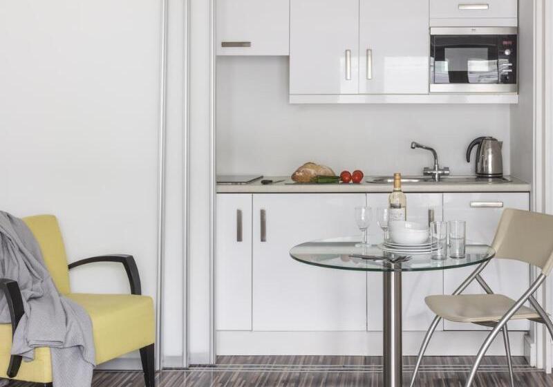 标准工作室, Saco Holborn – Lamb’s Conduit St