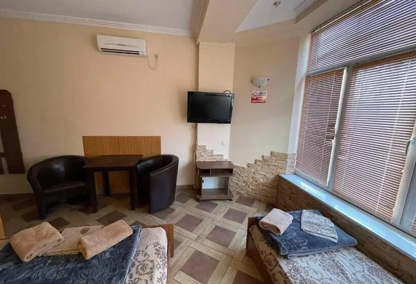 Comfort Kolmen Hengen Huone, мотель євро