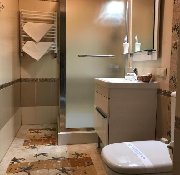 חדר משפחתי, Georgiy