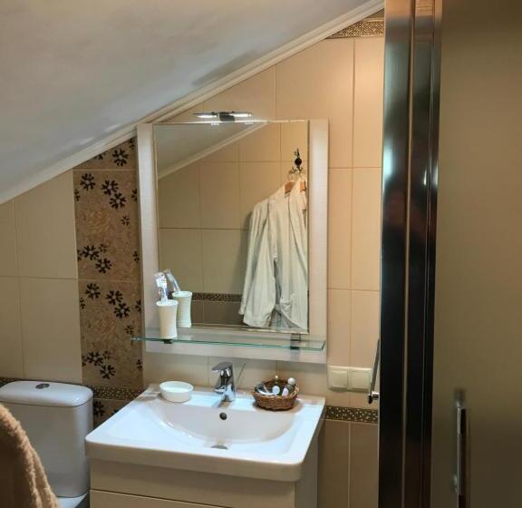 חדר משפחתי, Georgiy