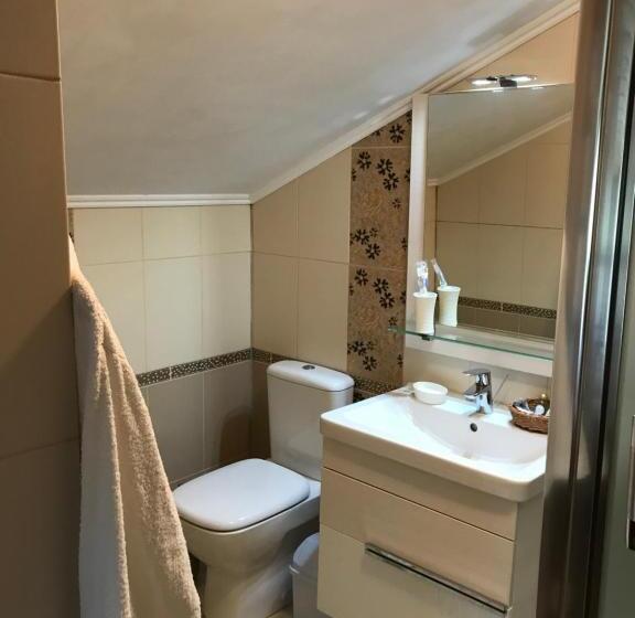 חדר משפחתי, Georgiy