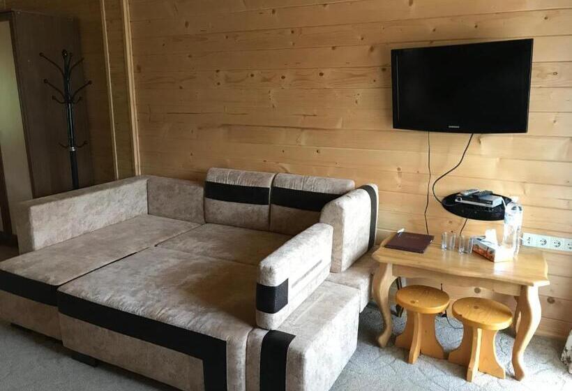 חדר משפחתי, Georgiy