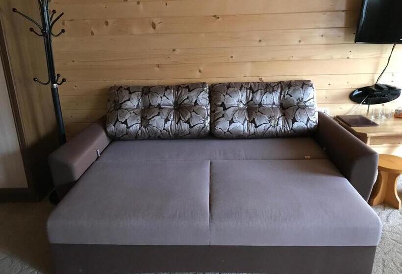 חדר משפחתי, Georgiy