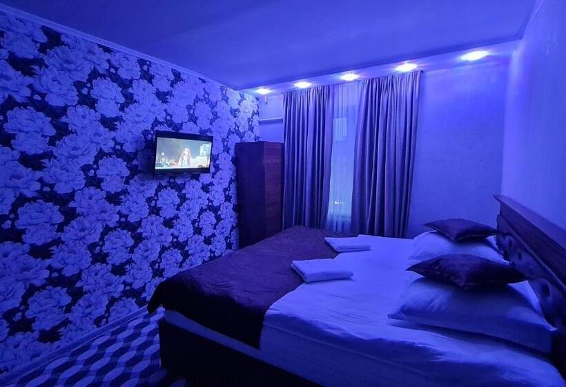 اتاق خانوادگی, Status House