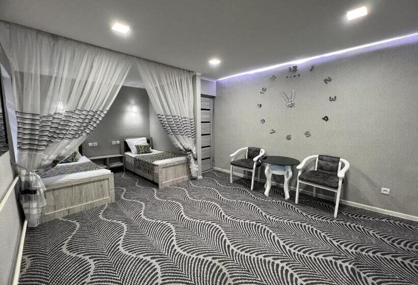 آپارتمان 1 خوابه, Status House