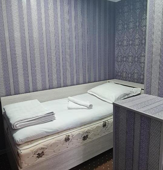 اتاق استاندارد یک نفره, Status House