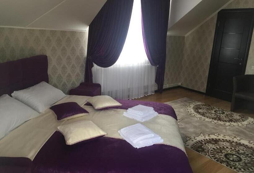 جناح مزوَّد بشرفة, Europe