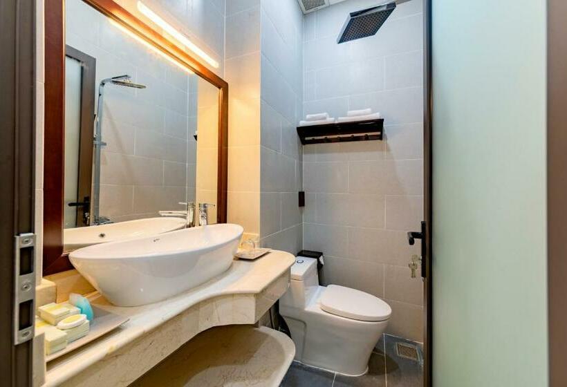 اتاق استاندارد با چشم‌انداز استخر, Green Hill