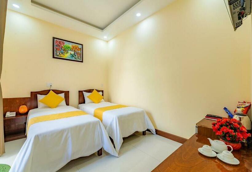 اتاق استاندارد با چشم‌انداز استخر, Green Hill