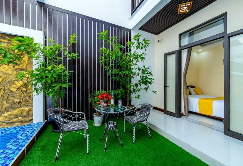 اتاق استاندارد با چشم‌انداز استخر, Green Hill