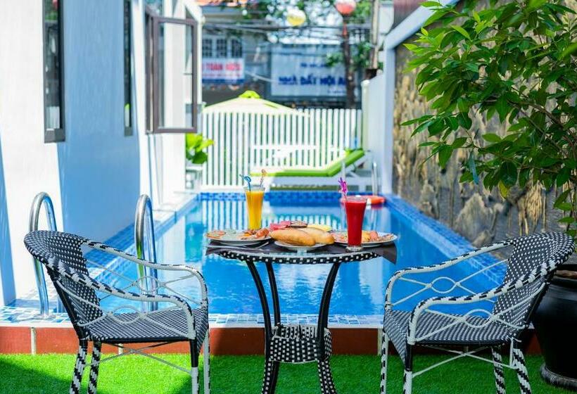 اتاق استاندارد با چشم‌انداز استخر, Green Hill