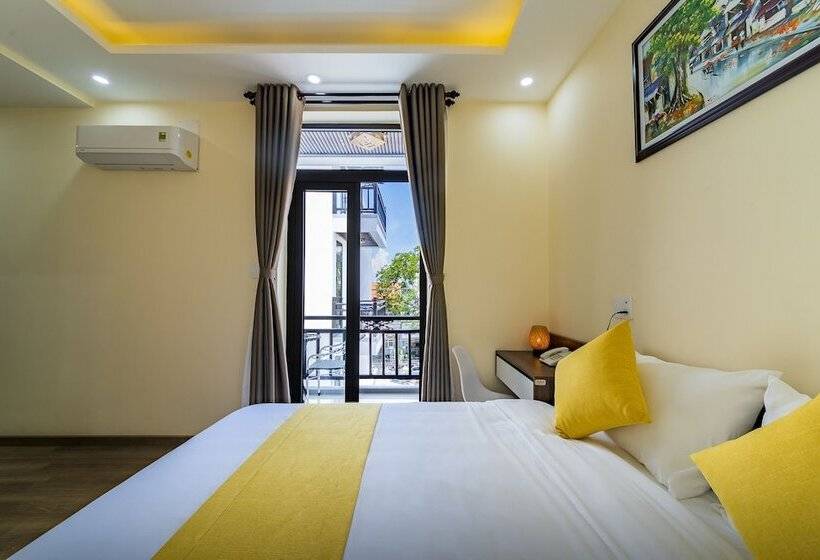 اتاق لوکس با چشم‌انداز استخر, Green Hill