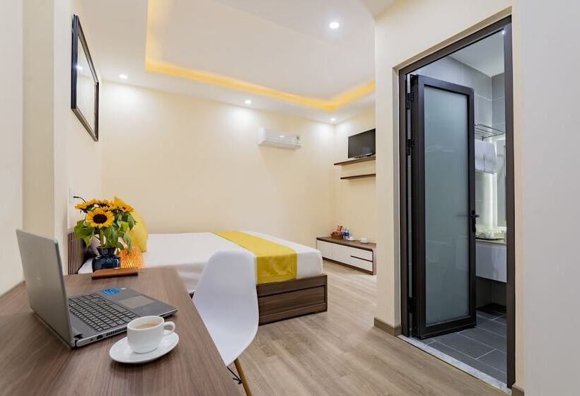 اتاق استاندارد با چشم‌انداز استخر, Green Hill