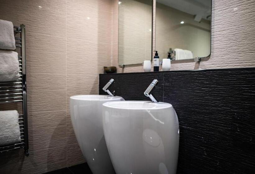 行政房间, Karma Salford Hall