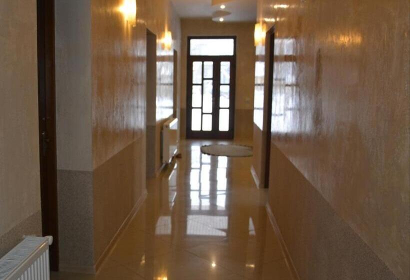 Cameră Standard, у мирослави