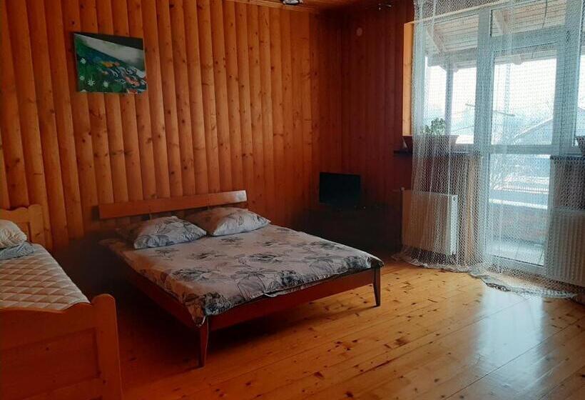 Cameră Triplă Clasică, у мирослави