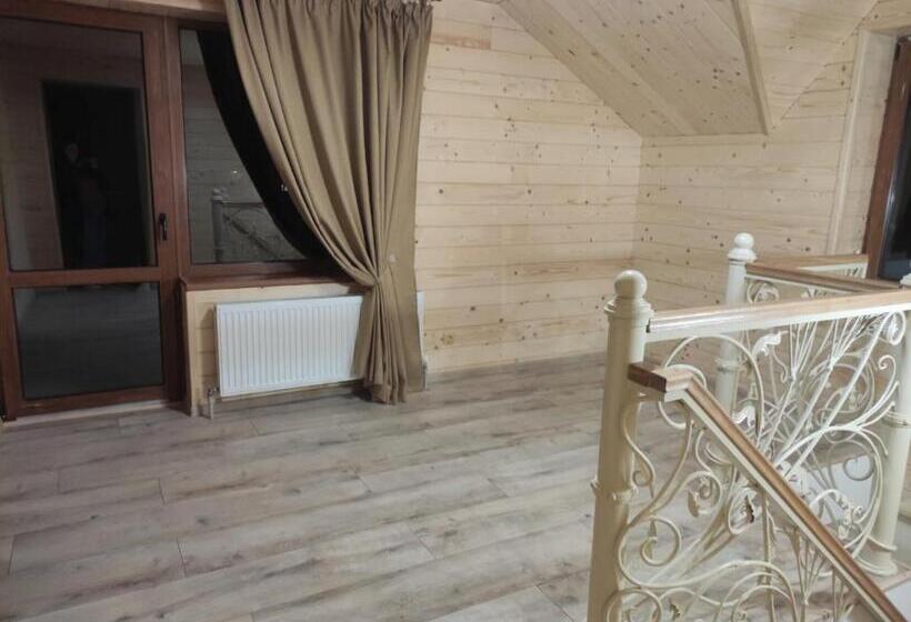 Cameră Deluxe, у мирослави