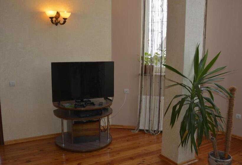 Cameră Standard, у мирослави