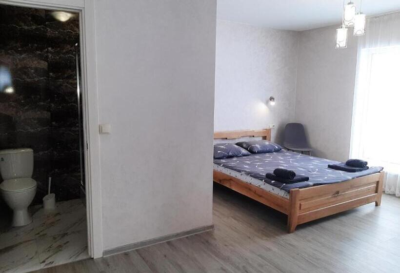 Cameră Deluxe, у мирослави