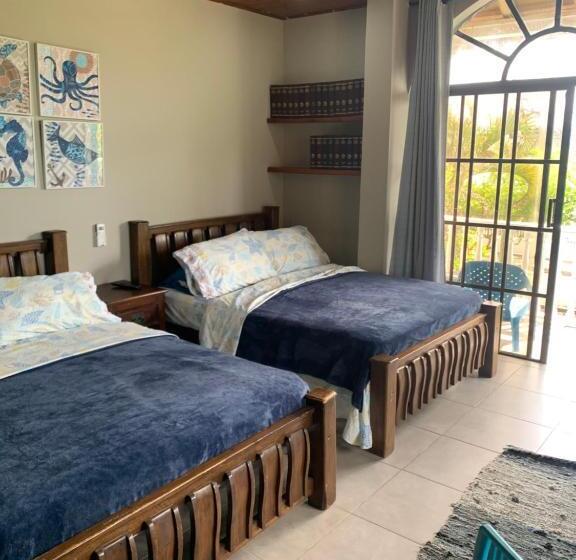 חדר משפחתי, Sarah S Place San Andres