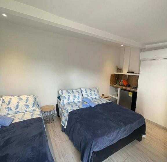 חדר לארבעה סטנדרטי עם מרפסת, Sarah S Place San Andres