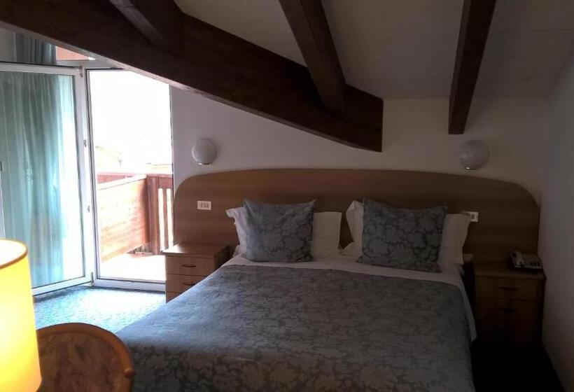 Номер Стандарт Вид на Озеро, Albergo Stella Alpina