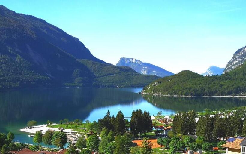 스탠다드 룸 호수 전망, Albergo Stella Alpina