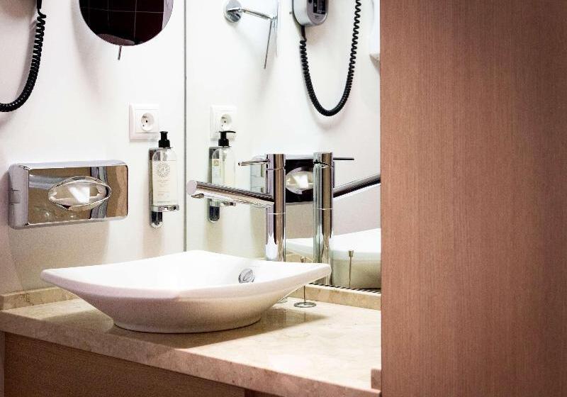 غرفة قياسية سرير ملكى, Best Western Plus Hôtel Vannes Centre Ville