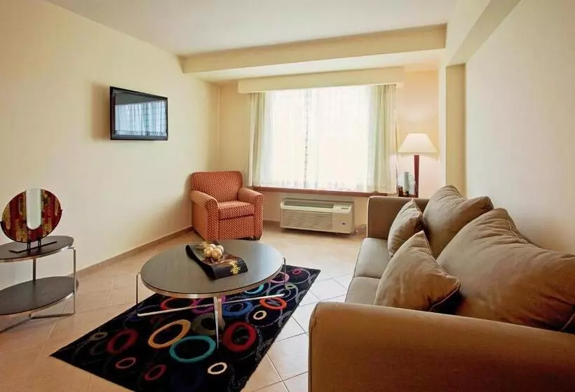 سوئیت با تخت بزرگ, Holiday Inn Panama Canal, An Ihg