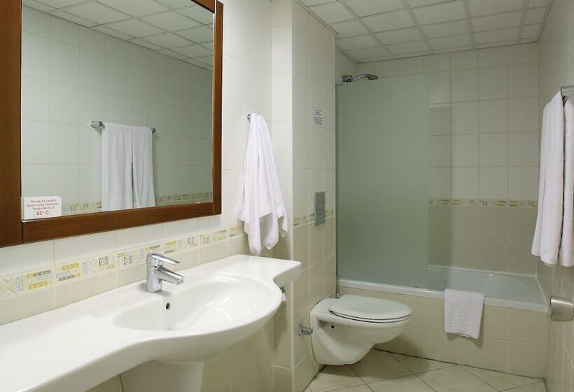 חדר סטנדרט, Julian Club