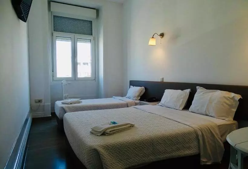 اتاق استاندارد سه نفره, Poveira