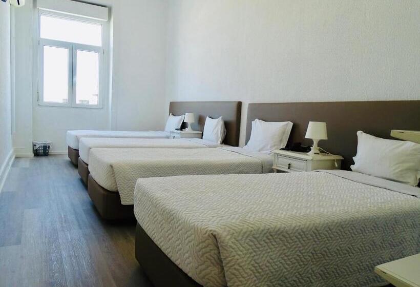 اتاق خانوادگی, Poveira