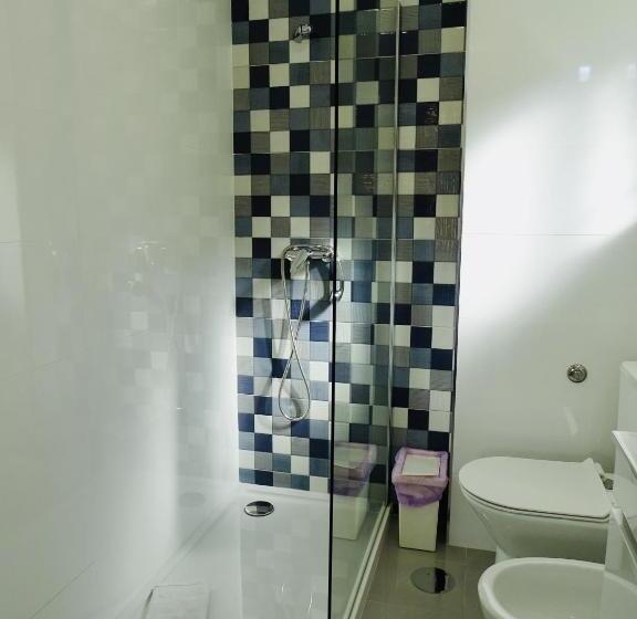 اتاق خانوادگی, Poveira