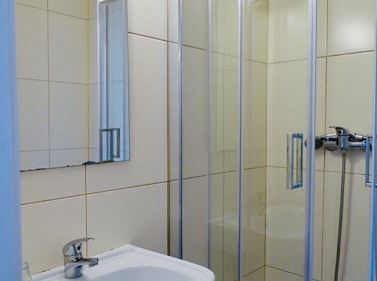 اتاق استاندارد یک نفره, Poveira