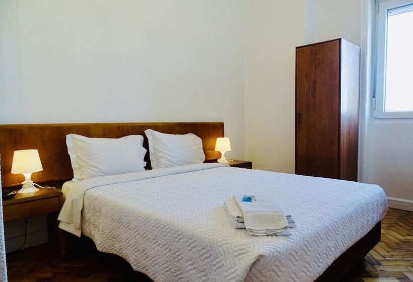 اتاق استاندارد یک نفره, Poveira