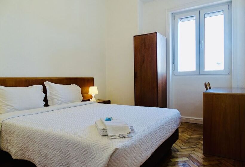 اتاق استاندارد یک نفره, Poveira