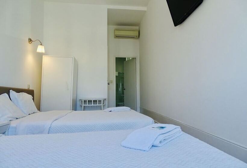 اتاق استاندارد سه نفره, Poveira