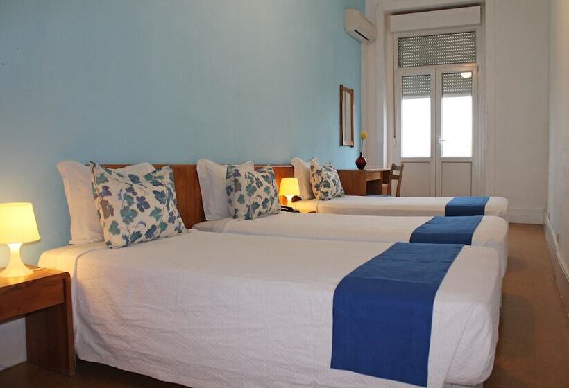 اتاق استاندارد سه نفره, Poveira