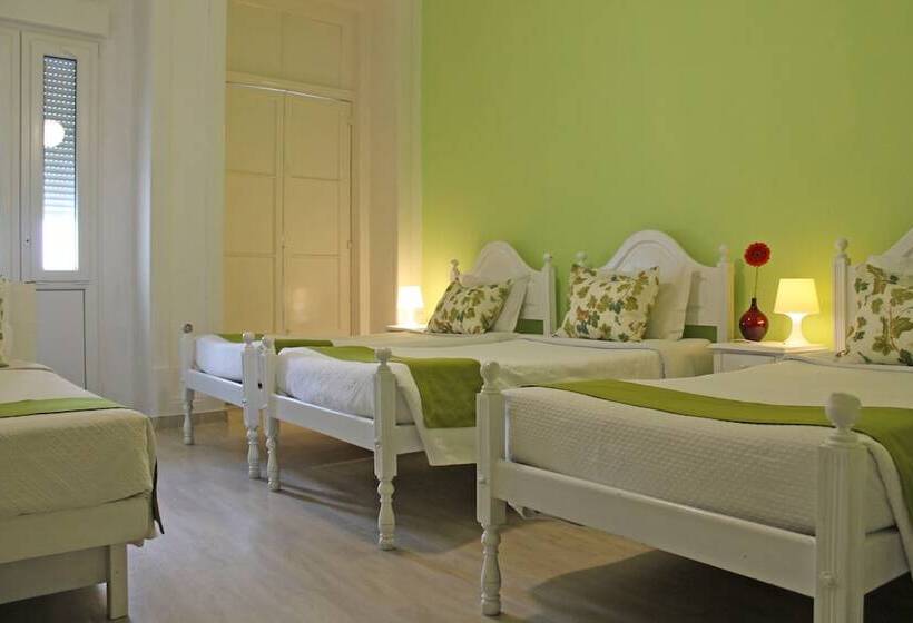 اتاق خانوادگی, Poveira