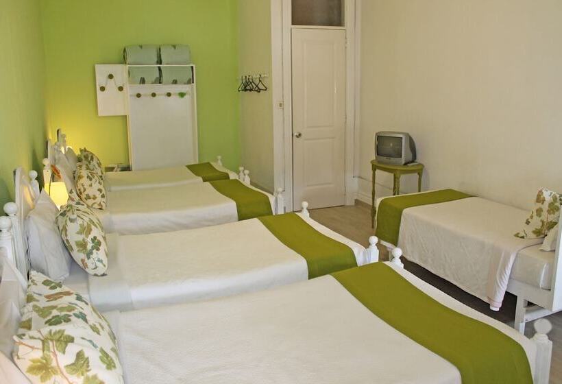 اتاق خانوادگی, Poveira