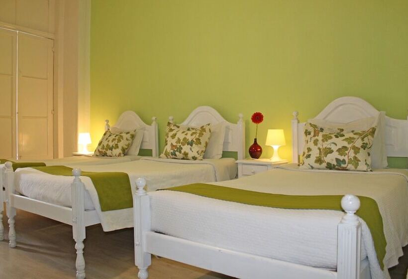 اتاق خانوادگی, Poveira