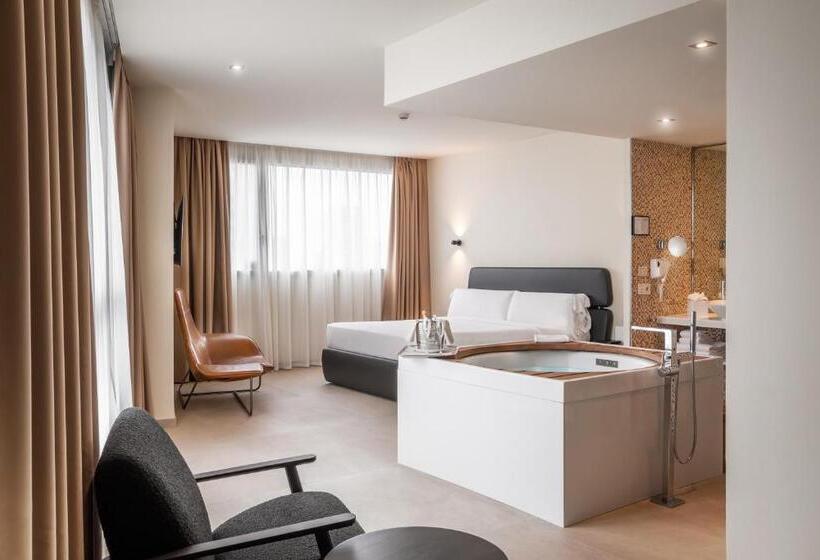 سوئیت با وان آب گرم, Sb Diagonal Zero 4 Sup