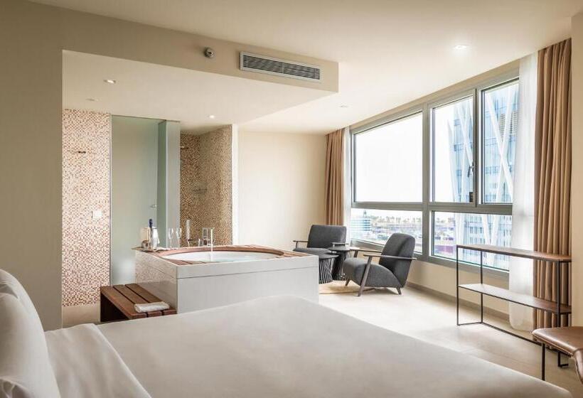 سوئیت با وان آب گرم, Sb Diagonal Zero 4 Sup