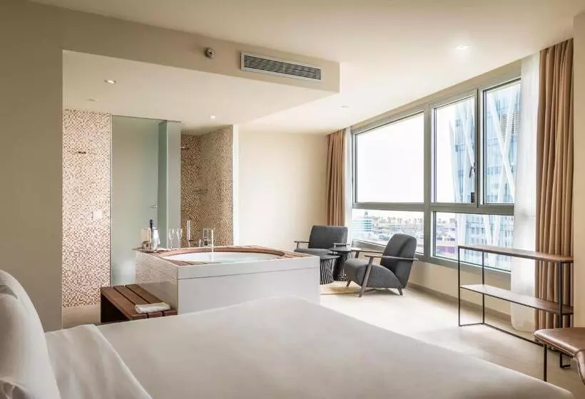 Suite with Hot Tub