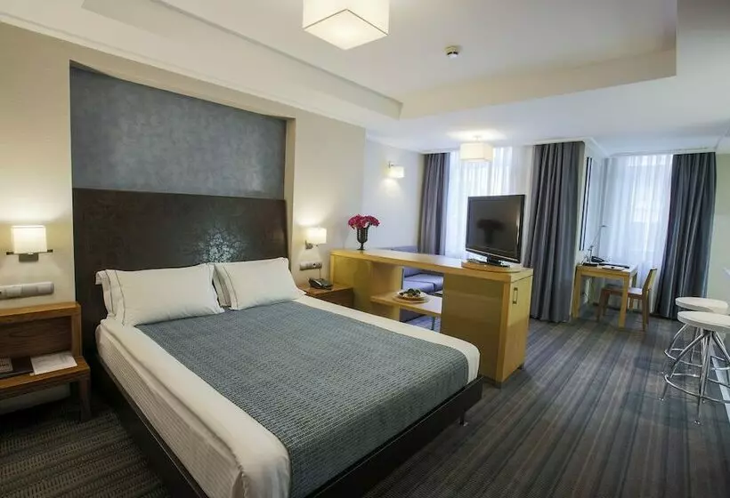 سوییت سوپریور, Housez Suites & Apartments