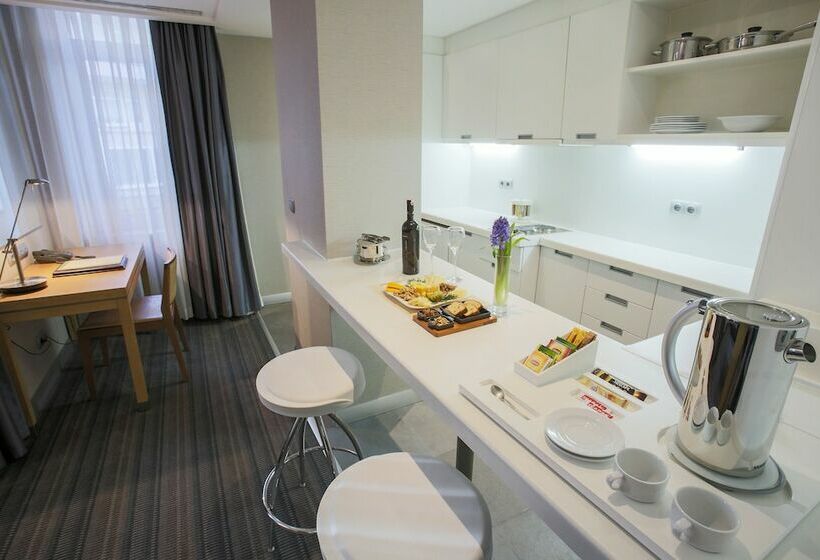 سوییت سوپریور, Housez Suites And Apartments Special Class