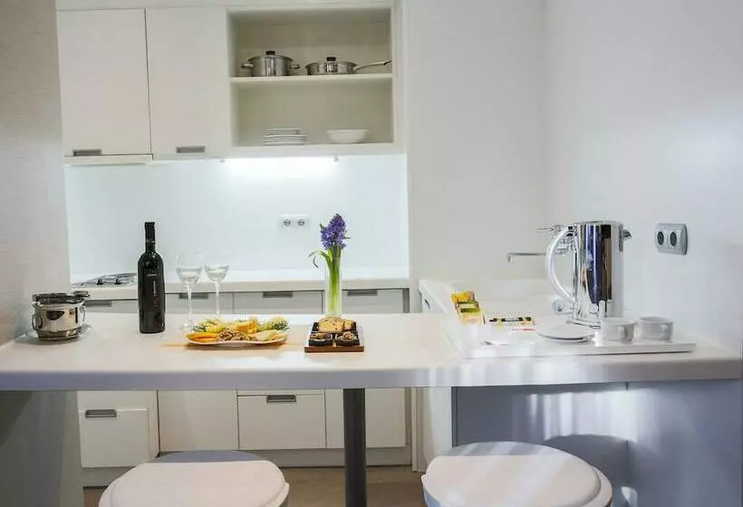سوییت سوپریور, Housez Suites & Apartments