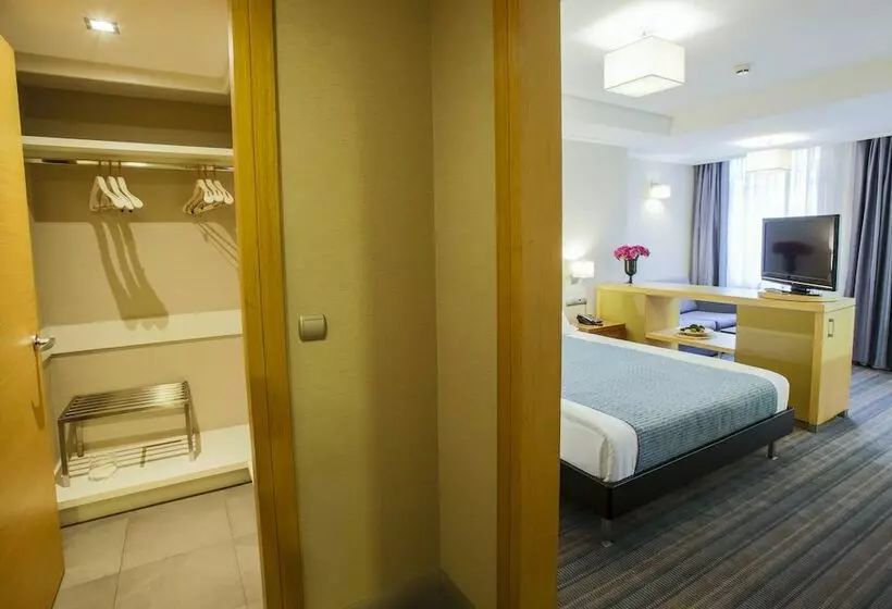 سوییت سوپریور, Housez Suites & Apartments