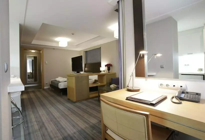 سوییت سوپریور, Housez Suites & Apartments