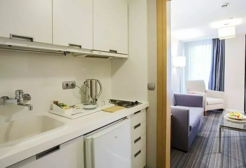 سوییت لوکس, Housez Suites & Apartments